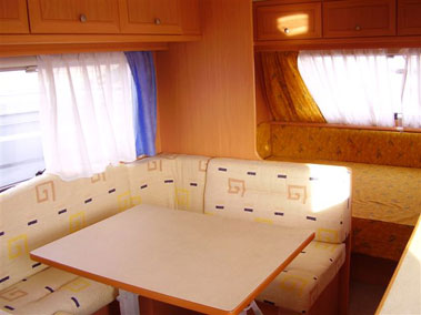 Interior de una caravana